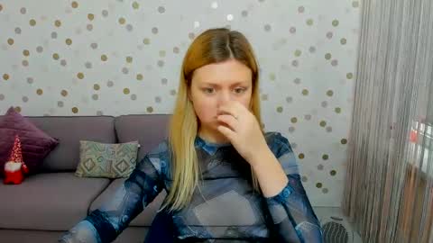 Snapshot of effyangel chatting on December 5, 7:38 am Effy online show from December 5, 7:38 am