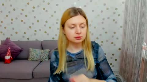 Snapshot of effyangel chatting on December 5, 10:55 am Effy online show from December 5, 10:55 am