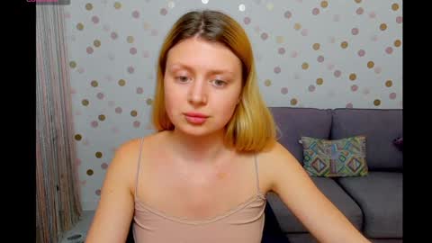 Snapshot of effyangel chatting on December 9, 5:41 pm Effy online show from December 9, 5:41 pm
