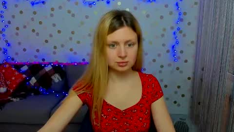 Snapshot of effyangel chatting on December 12, 1:49 pm Effy online show from December 12, 1:49 pm