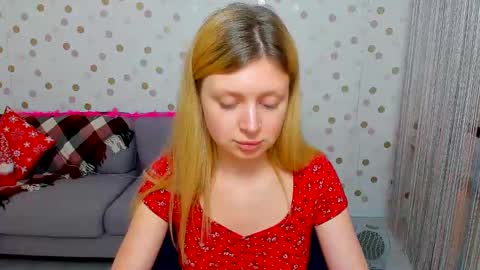 Snapshot of effyangel chatting on December 12, 4:53 pm Effy online show from December 12, 4:53 pm