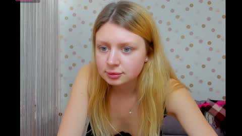 Snapshot of effyangel chatting on December 18, 12:07 pm Effy online show from December 18, 12:07 pm