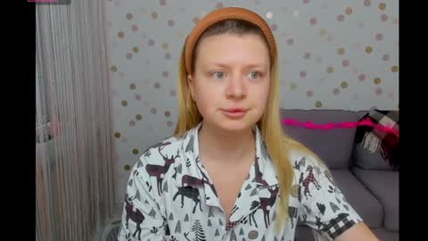 Snapshot of effyangel chatting on December 25, 7:35 am Effy online show from December 25, 7:35 am