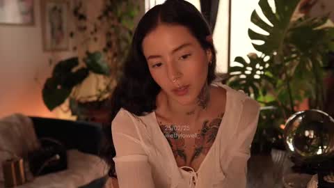 Snapshot of effylowell_ chatting on February 25, 10:07 pm Effy online show from February 25, 10:07 pm