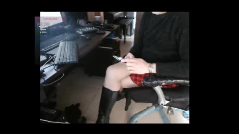 Snapshot of efi_crossou chatting on February 20, 12:16 pm efi_crossou online show from February 20, 12:16 pm