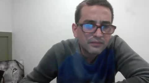 Snapshot of eguevara555500 chatting on April 13, 12:43 pm SilverBulture online show from April 13, 12:43 pm