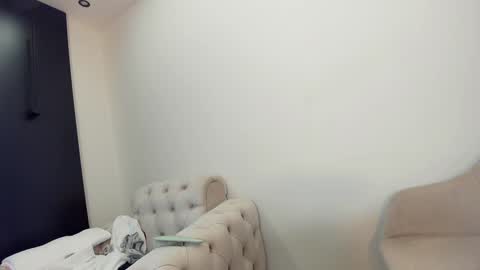 Snapshot of ehotlovea chatting on January 9, 5:55 am Erik and Alice online show from January 9, 5:55 am