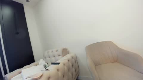 Snapshot of ehotlovea chatting on January 11, 5:10 am Erik and Alice online show from January 11, 5:10 am