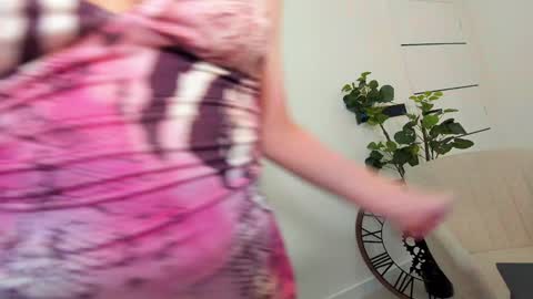 Snapshot of ehotlovea chatting on January 15, 2:06 am Erik and Alice online show from January 15, 2:06 am