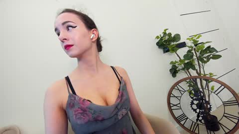 Snapshot of ehotlovea chatting on January 16, 11:06 pm Erik and Alice online show from January 16, 11:06 pm