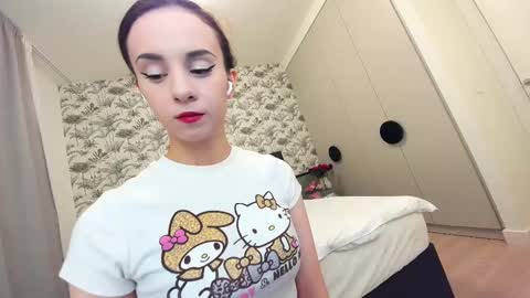 Snapshot of ehotlovea chatting on February 18, 11:41 pm Erik and Alice online show from February 18, 11:41 pm