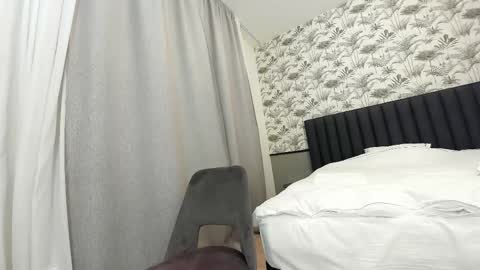 Snapshot of ehotlovea chatting on February 19, 2:44 am Erik and Alice online show from February 19, 2:44 am