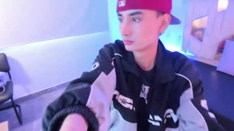 eidan_tay online show from May 17, 12:34 pm