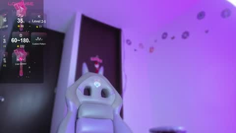 Snapshot of eileen_pinkman chatting on December 15, 7:35 am eileen_pinkman online show from December 15, 7:35 am