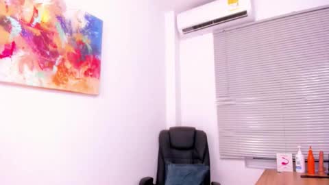 Snapshot of eileen_tanihara chatting on February 20, 6:26 am eileenn tanihara online show from February 20, 6:26 am