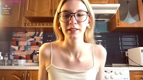 eileencrowday online show from May 4, 3:02 am