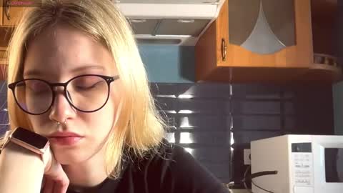 eileencrowday online show from May 7, 3:01 am