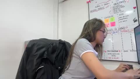 eimy_rosse18 online show from May 21, 5:20 pm
