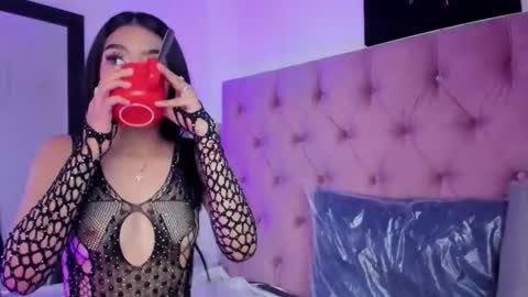 eimy_saenzx online show from February 3, 9:20 pm
