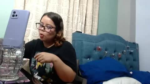 eimy_saenzz online show from May 22, 12:51 am