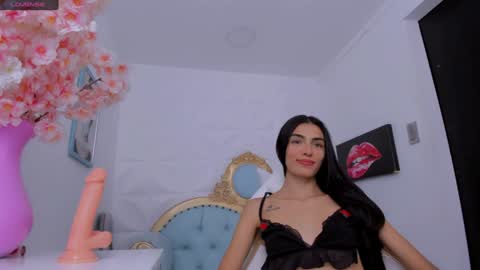 Snapshot of eimy_skinny chatting on February 4, 6:06 pm eimy online show from February 4, 6:06 pm