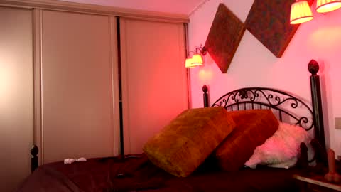 Snapshot of einneuesleben89 chatting on January 31, 7:39 am Elena online show from January 31, 7:39 am