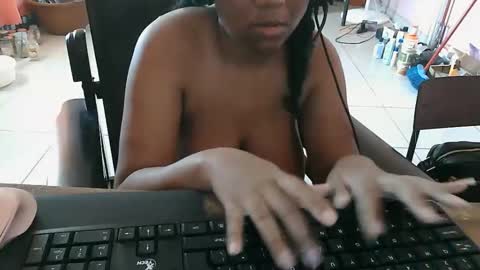 Eirondra Valeen online show from October 20, 1:55 pm