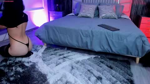 Eiryn Raven online show from May 7, 8:03 pm