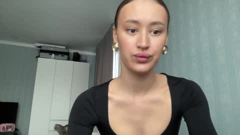 Lisa online show from March 29, 1:33 pm