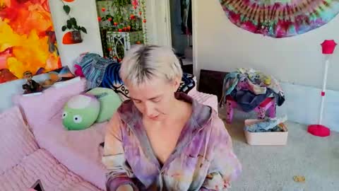 Snapshot of ejrabloom chatting on March 20, 2:11 pm ejrabloom online show from March 20, 2:11 pm