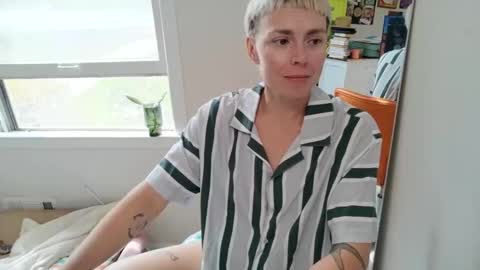 Snapshot of ejrabloom chatting on March 31, 3:23 pm ejrabloom online show from March 31, 3:23 pm