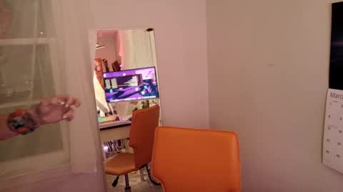 Snapshot of ejrabloom chatting on April 1, 4:02 am ejrabloom online show from April 1, 4:02 am