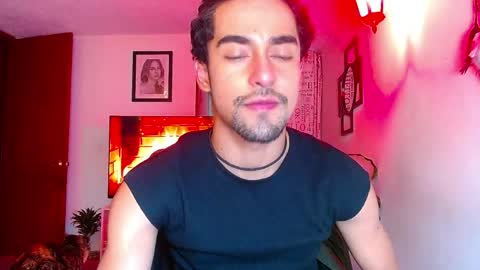 Snapshot of ekhtyr11 chatting on April 2, 1:03 am xoxo online show from April 2, 1:03 am