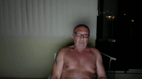 Snapshot of ekimolos chatting on September 30, 2:27 am ekimolos online show from September 30, 2:27 am