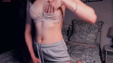 Elis 3 online show from February 2, 2:27 am