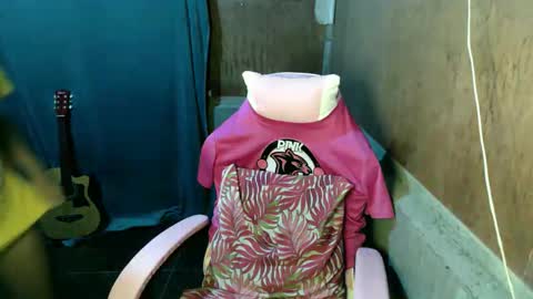 Snapshot of el_clovirr chatting on September 30, 3:44 am el_clovirr online show from September 30, 3:44 am