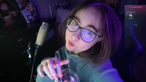 Snapshot of el_sweety chatting on January 7, 2:08 pm If you like it when I meow give me a thumbs up online show from January 7, 2:08 pm