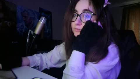 Snapshot of el_sweety chatting on March 3, 3:42 pm If you like it when I meow give me a thumbs up online show from March 3, 3:42 pm