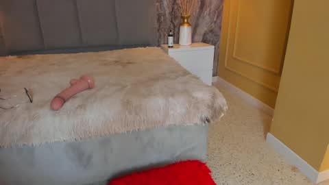   online show from December 10, 5:22 pm