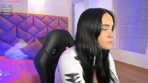 Snapshot of elaia_muller chatting on January 16, 4:27 am Elaia online show from January 16, 4:27 am