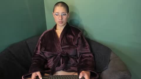 Snapshot of elaine87_ chatting on September 12, 8:14 am elaine87_ online show from September 12, 8:14 am