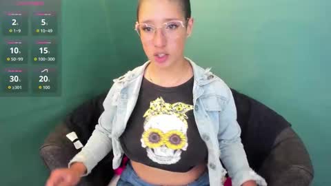 Snapshot of elaine87_ chatting on September 12, 8:42 pm elaine87_ online show from September 12, 8:42 pm