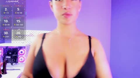 Snapshot of elaine87_ chatting on September 19, 8:31 pm elaine87_ online show from September 19, 8:31 pm