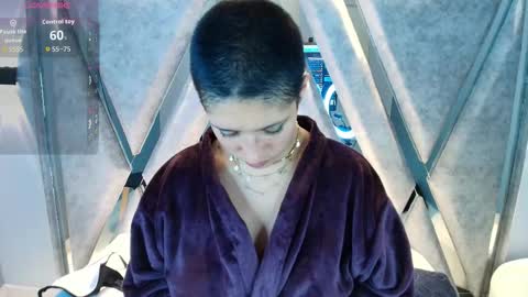 Snapshot of elaine87_ chatting on September 23, 8:34 pm elaine87_ online show from September 23, 8:34 pm