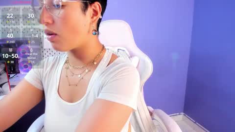 Snapshot of elaine87_ chatting on October 13, 8:20 pm elaine87_ online show from October 13, 8:20 pm