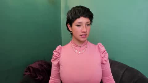 Snapshot of elaine87_ chatting on February 6, 2:42 pm elaine87_ online show from February 6, 2:42 pm