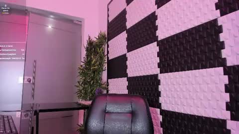 ElaineLaurent online show from June 25, 5:12 am