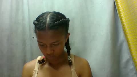 Snapshot of elaliealdy chatting on October 13, 5:18 am elaliealdy online show from October 13, 5:18 am