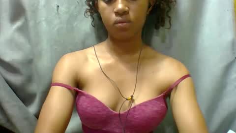 Snapshot of elaliealdy chatting on October 19, 10:49 am elaliealdy online show from October 19, 10:49 am