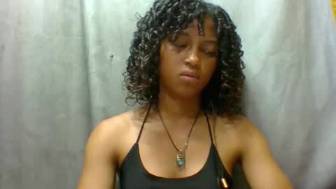 Snapshot of elaliealdy chatting on October 27, 6:50 am elaliealdy online show from October 27, 6:50 am